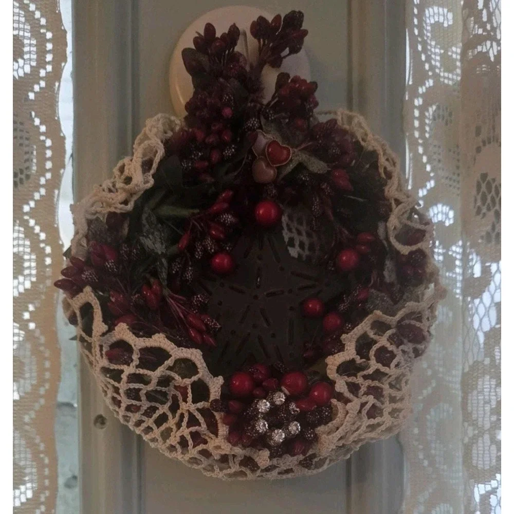 Vintage Wreath Valentine Romanticism 6 Inches Doiley Wreath Love Berries